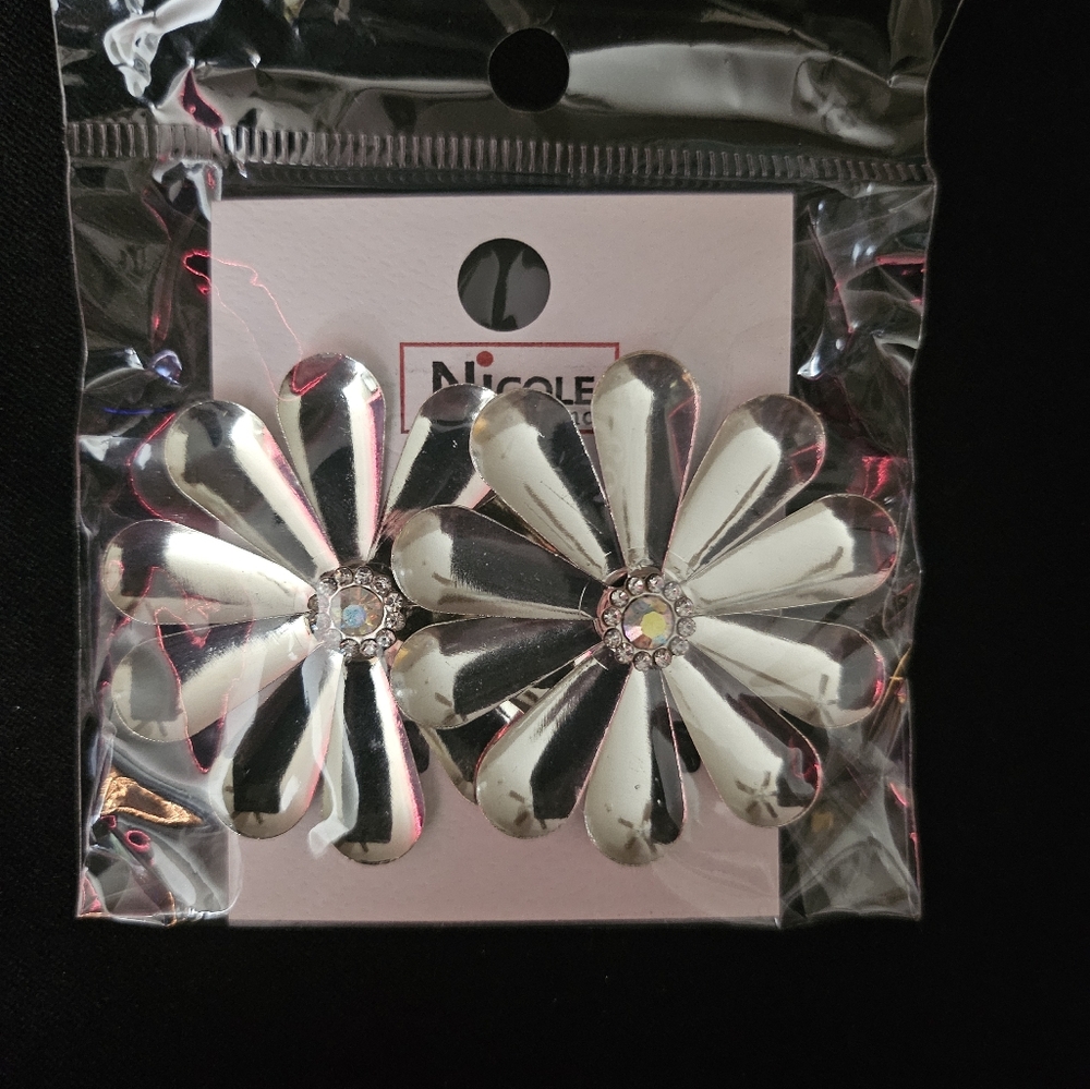 NWT Womens pierced earrings